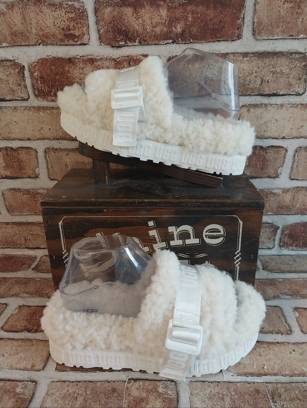Pre-owned Ugg Fluffita Platform Slides